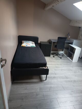  Villa à louer 3 pièces 230 m²