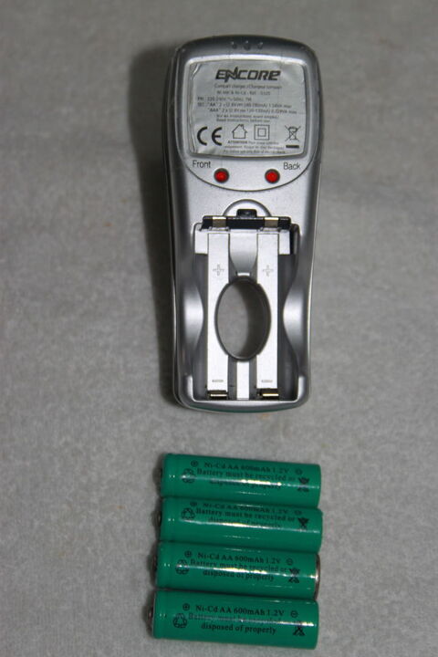 Chargeur  + piles 3 Montigny-Lencoup (77)