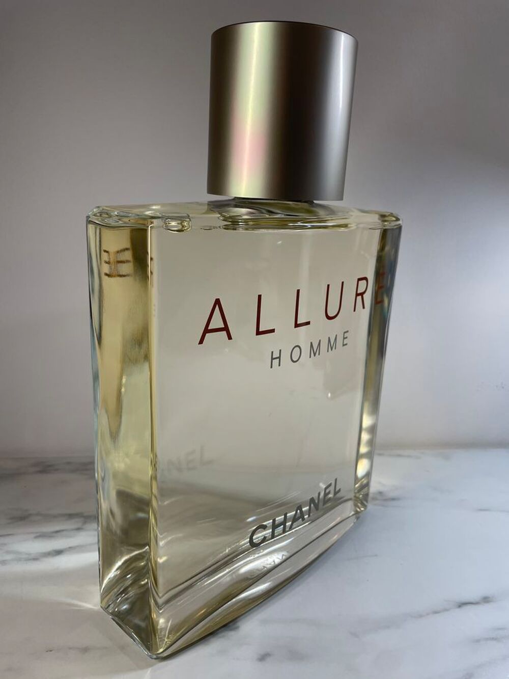 Parfum g&eacute;ant allure homme Chanel 