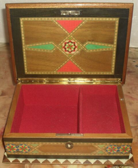 Bo�te / Coffre musical en bois � bijoux. 50 Montreuil (93)