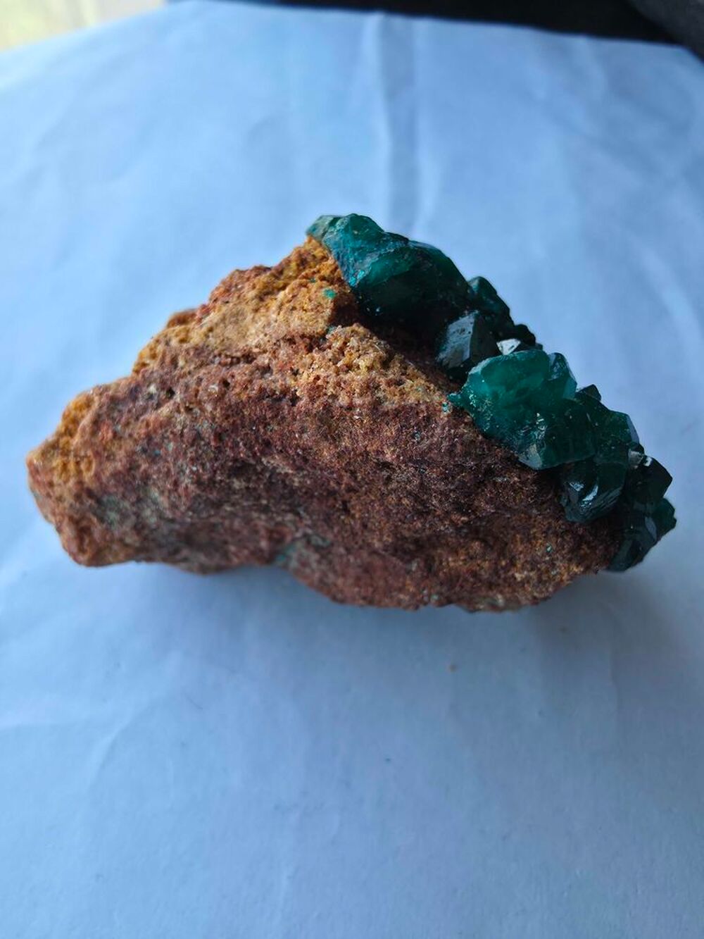 Min&eacute;ral Rare de Collection : Dioptase sur Matrice-Congo(RDC)-56g 