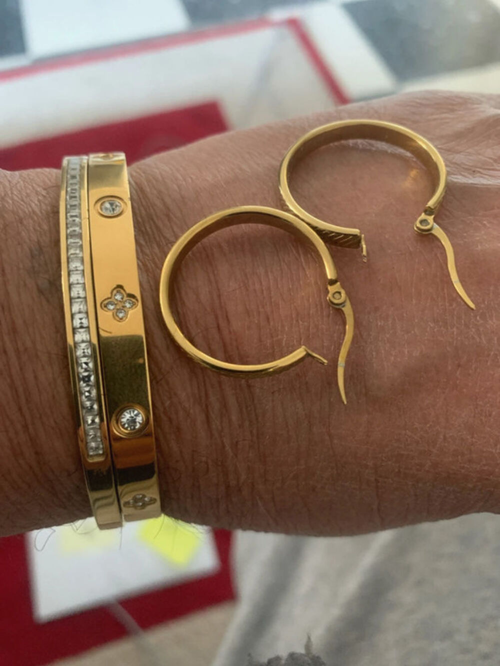 Lot de Bijoux Fantaisie Dor&eacute;s
- style Chic &amp; Tendance
Neuf Bijoux et montres
