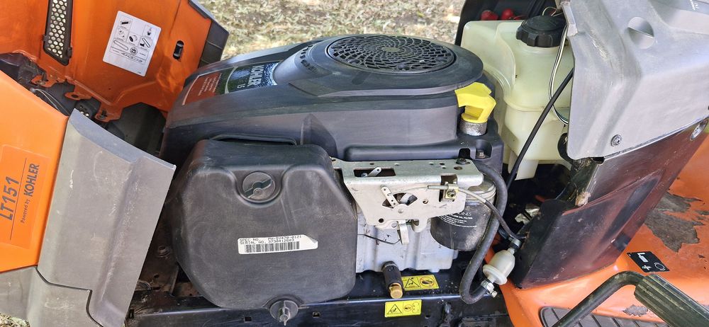 Autoport&eacute;e HUSQVARNA mod&egrave;le LT151 ann&eacute;e 2008
Jardin