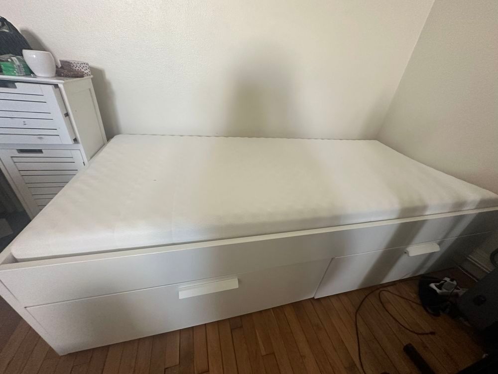 Lit simple avec 2 tiroirs + matelas €" Excellent &eacute;tat Meubles