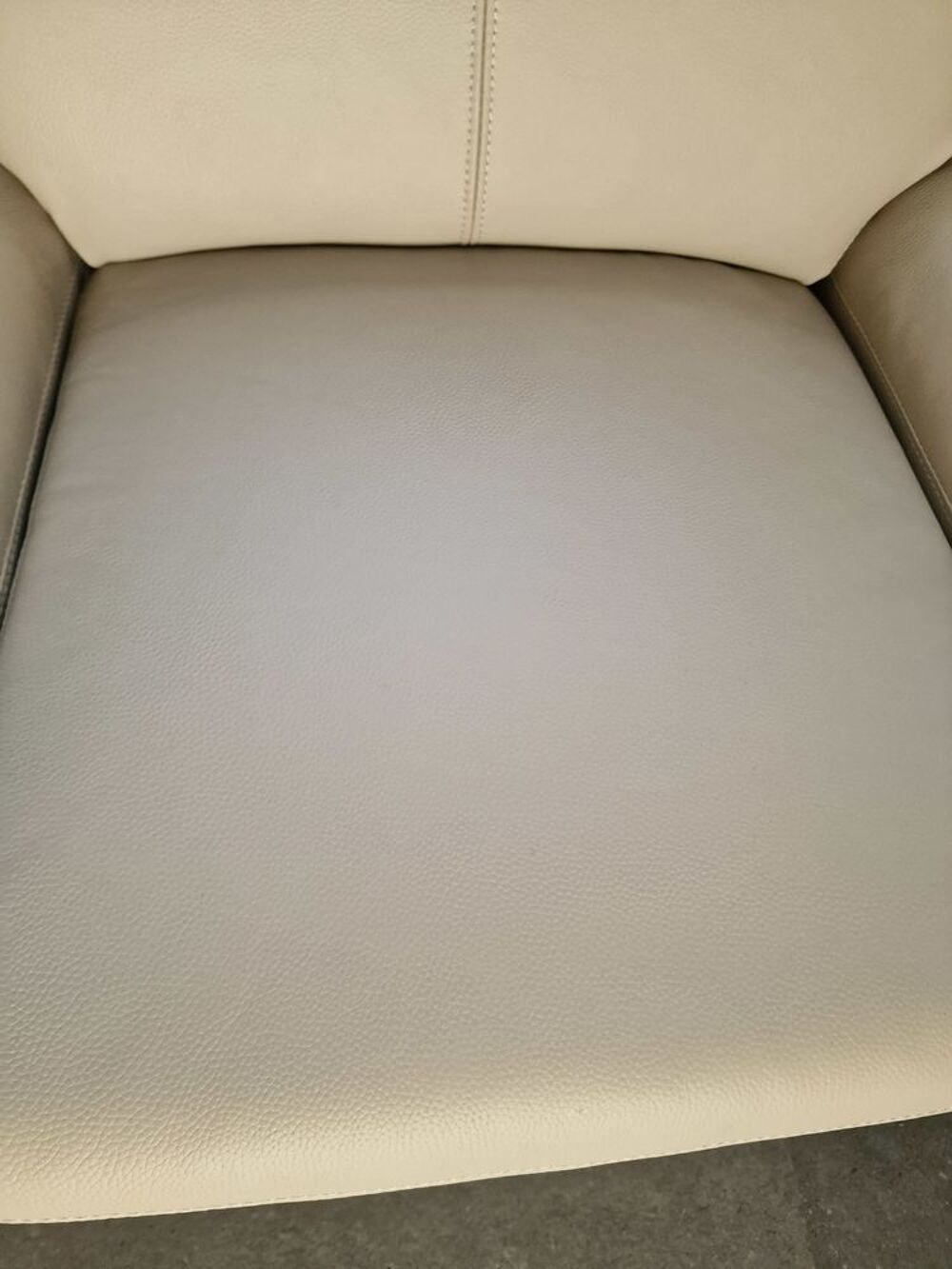 FAUTEUIL CUIR BEIGE Meubles