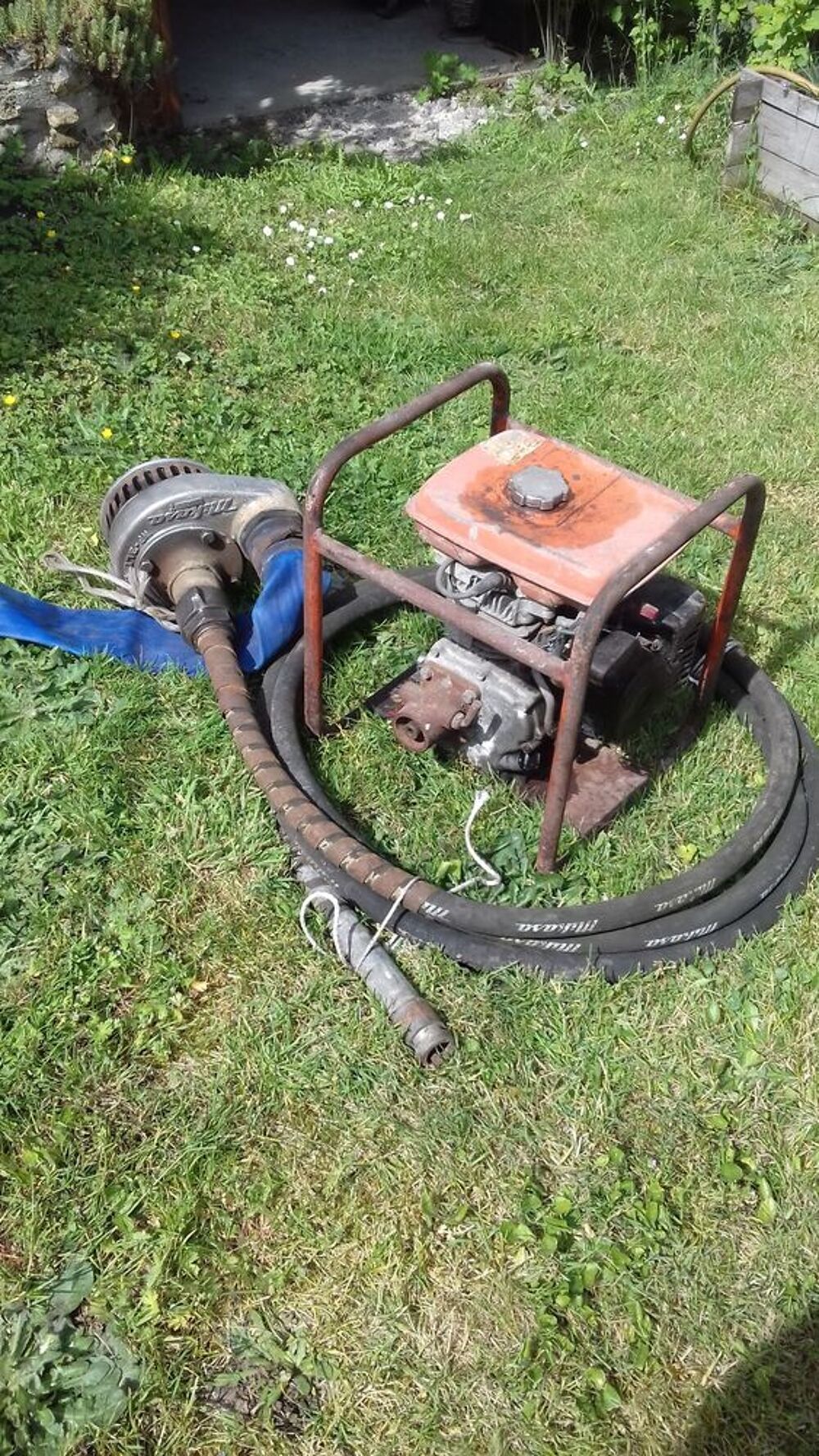 Moto pompe &agrave; moteur thermique pour aspiration eau de puits. Bricolage