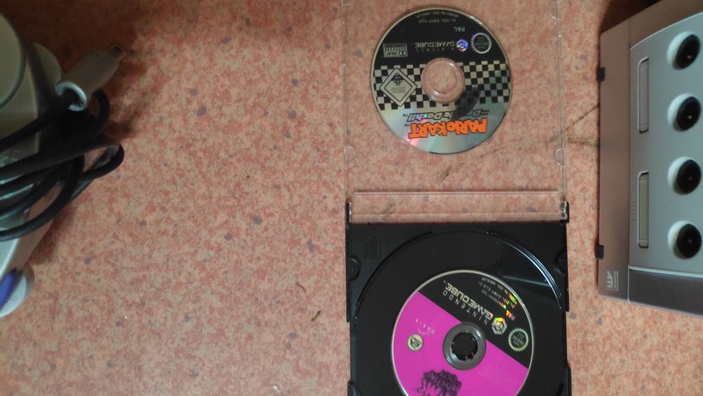 Gamecube + manettes + jeux + cartes m&eacute;moire Consoles et jeux vidéos
