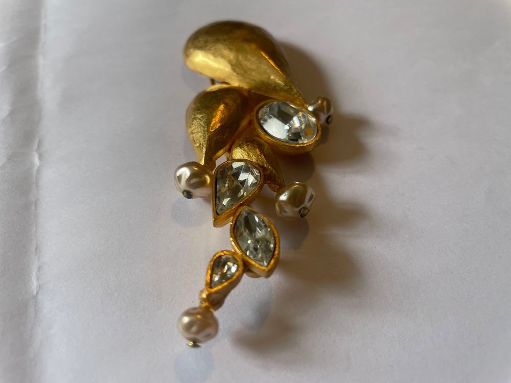 Broche &eacute;pi dor&eacute; GM strass crystal ANTIGONA Bijoux et montres