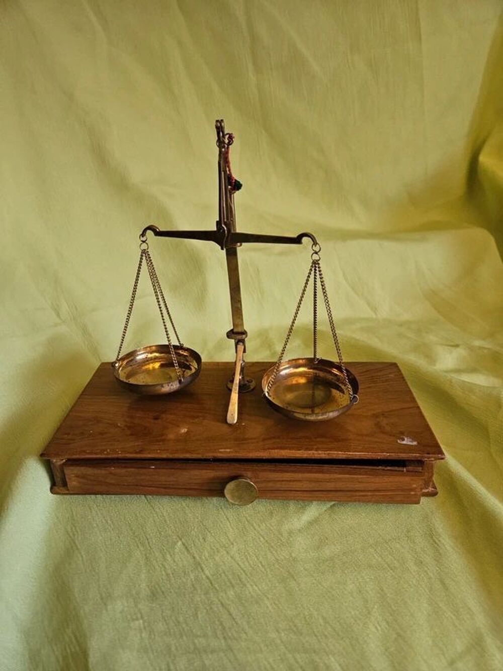 Petite balance de pr&eacute;cision, vintage pour peser m&eacute;taux pr&eacute;ci 