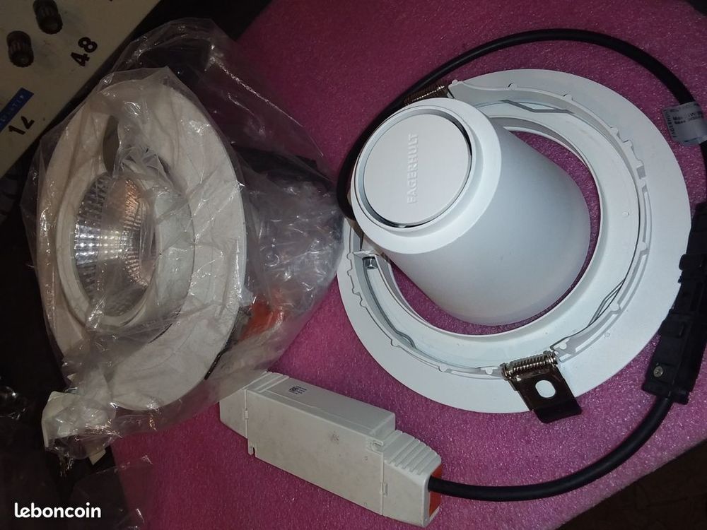 Spot encastrable led fagerhult aa019413 DIAMETRE 200mm Bricolage