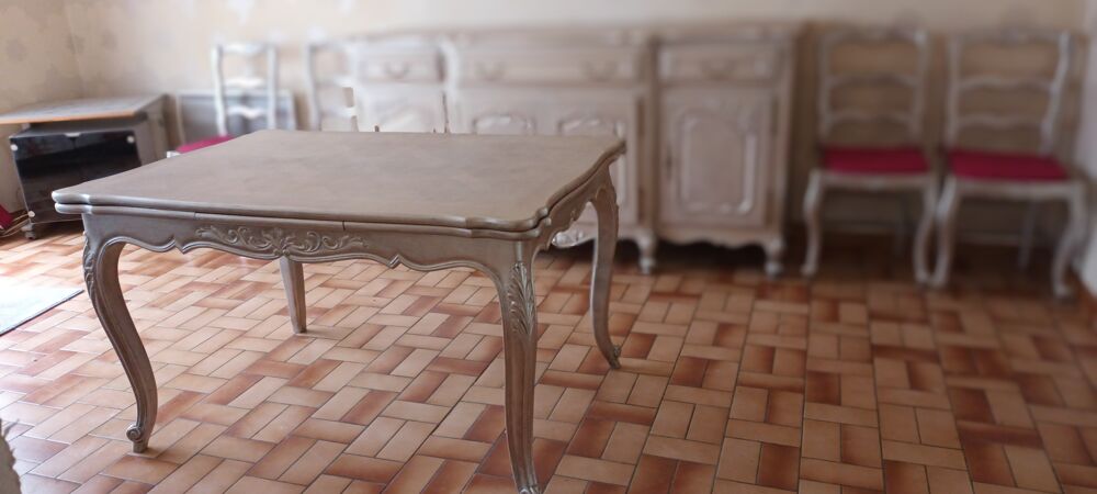 Salle &agrave; manger style r&eacute;gence gris claire Meubles