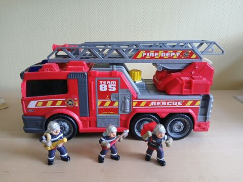 Camion de pompier jouet avec 3 figurines pompiers Bonnelles (78)
