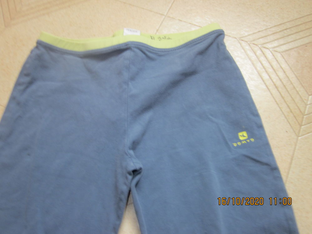 Pantacourt ou bermuda de sport griis en strech 36 s Vêtements