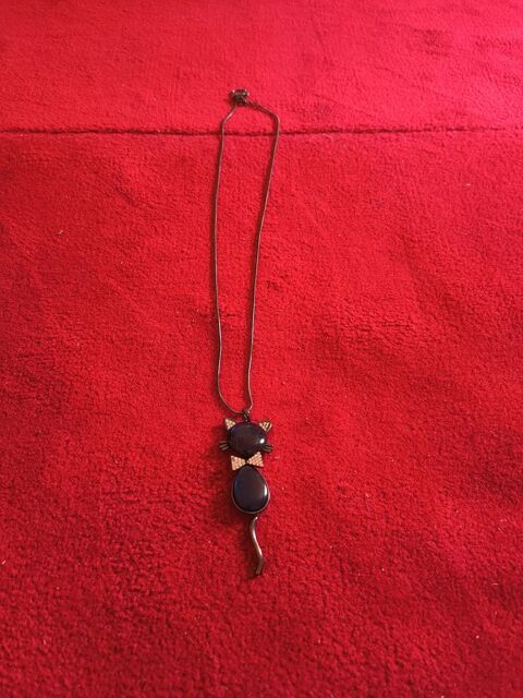 Pendentif chat noir et strass Notre-Dame-de-Bellecombe (73)