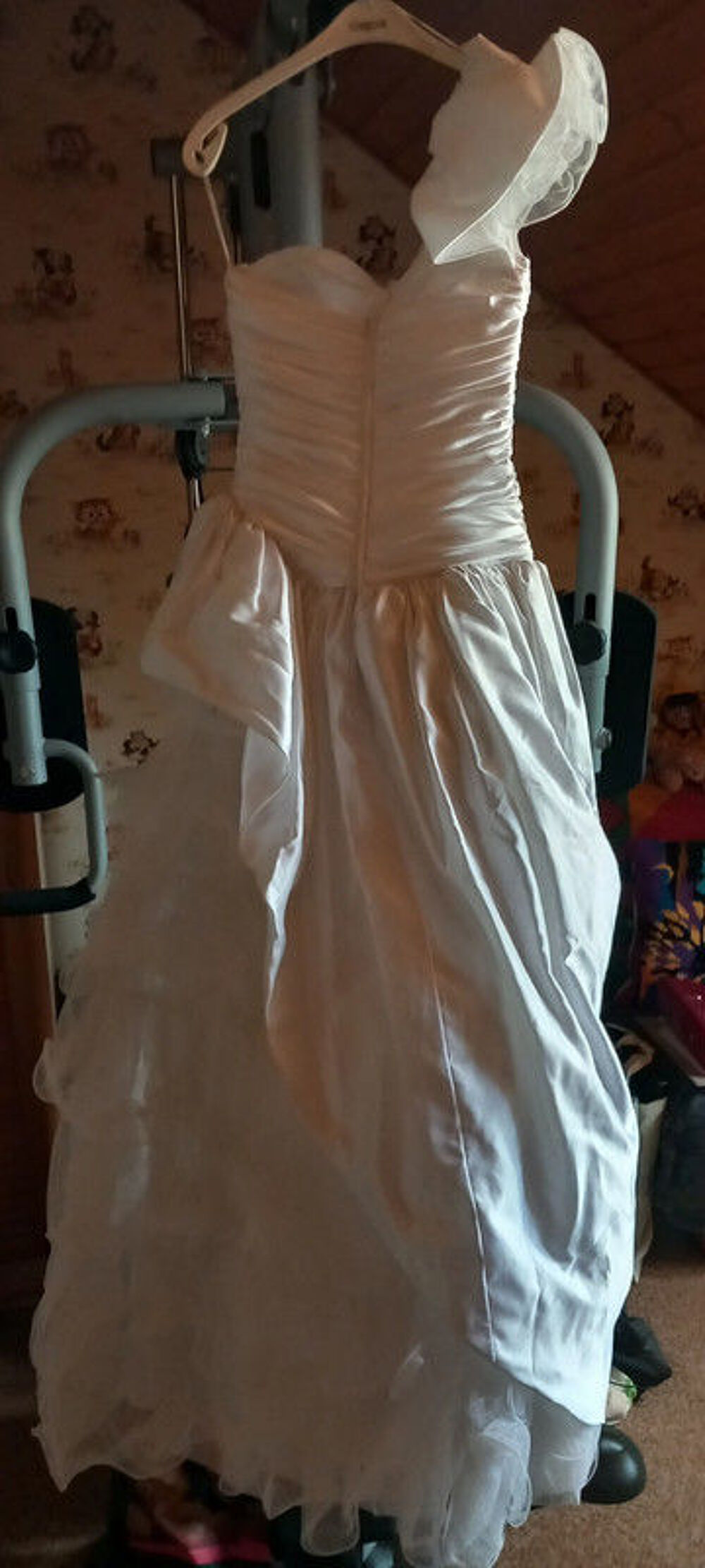 Robe de mari&eacute;e de fabrication italienne neuve sans &eacute;tiquette Vêtements
