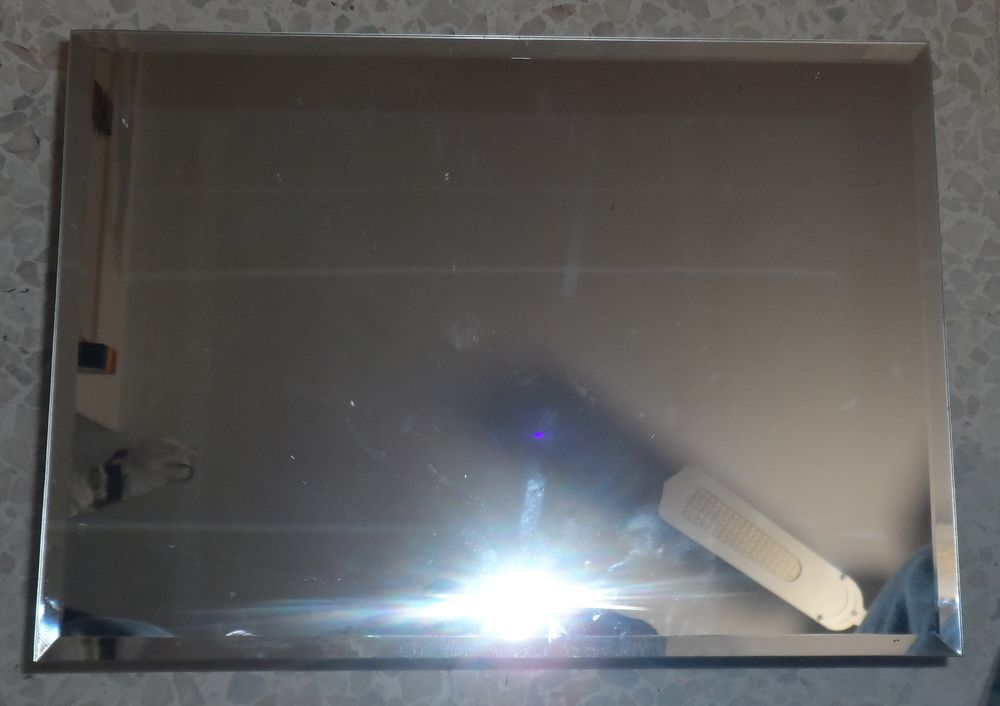 Miroir biseaut&eacute; avec ses angles en plastique et ses supports Décoration