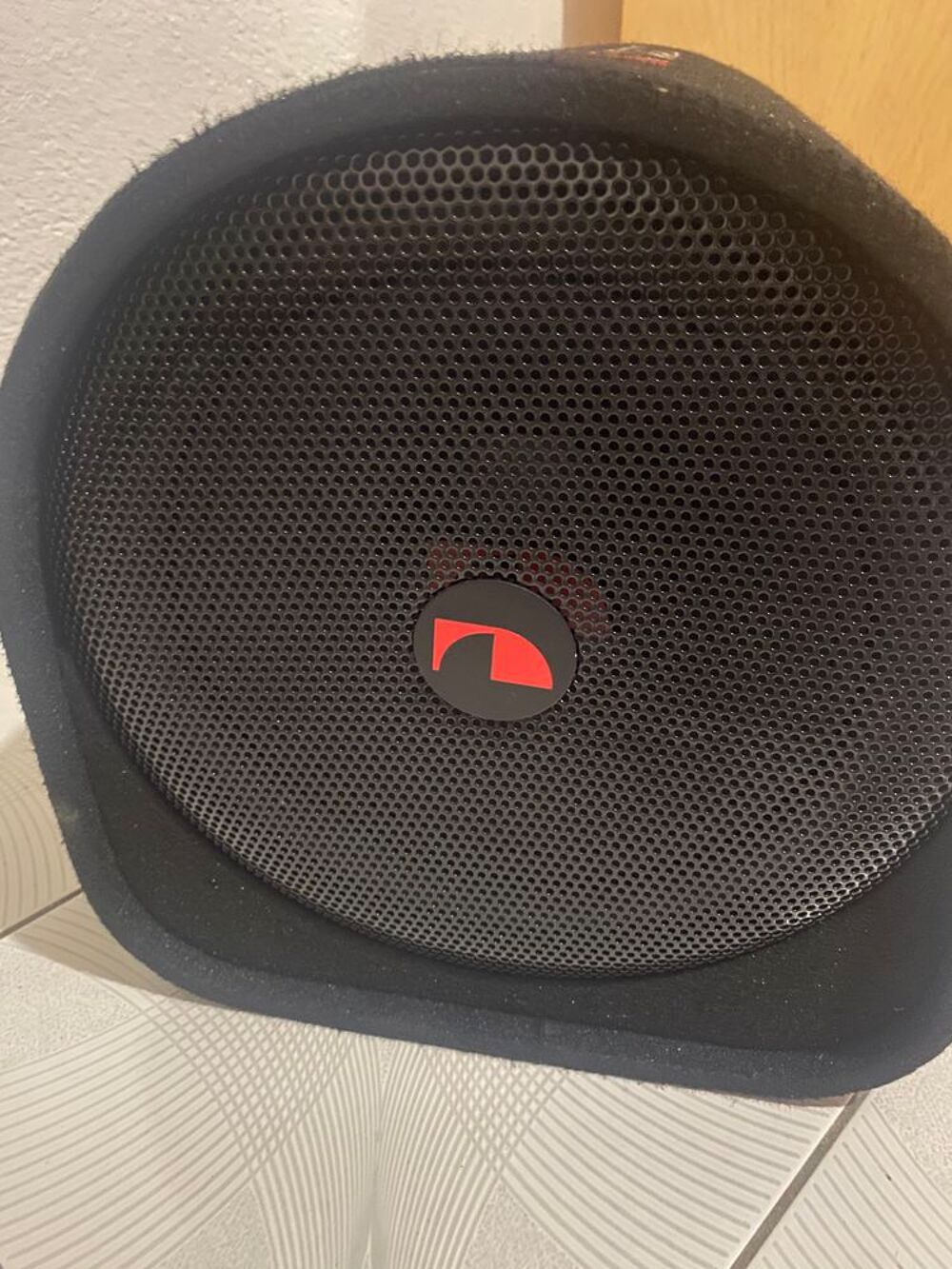 Caisson pr&eacute; amplifi&eacute; NAKAMICHI Audio et hifi