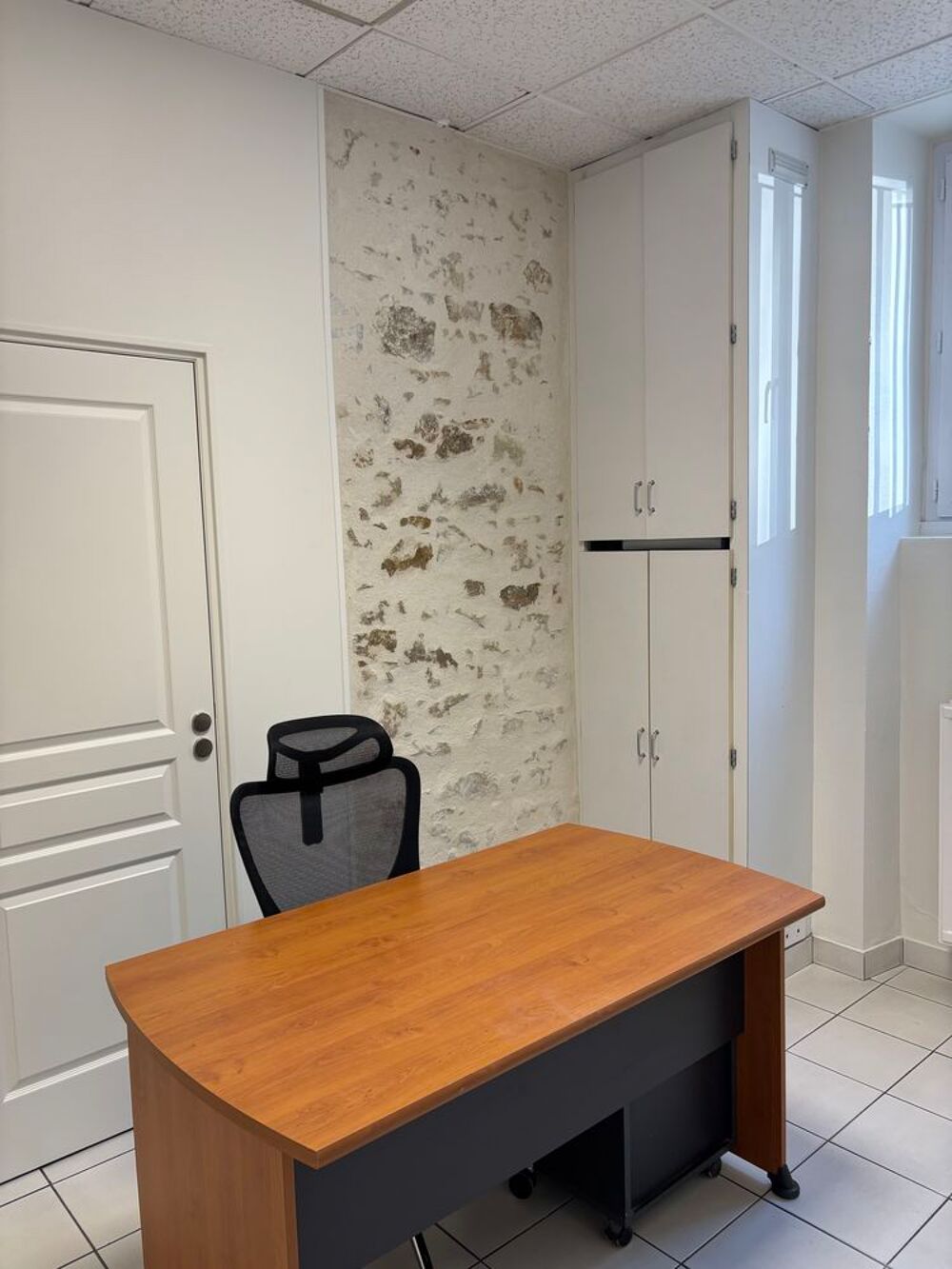 Location Autre bureau avec pierres et grands rangements quartier Zola Nantes