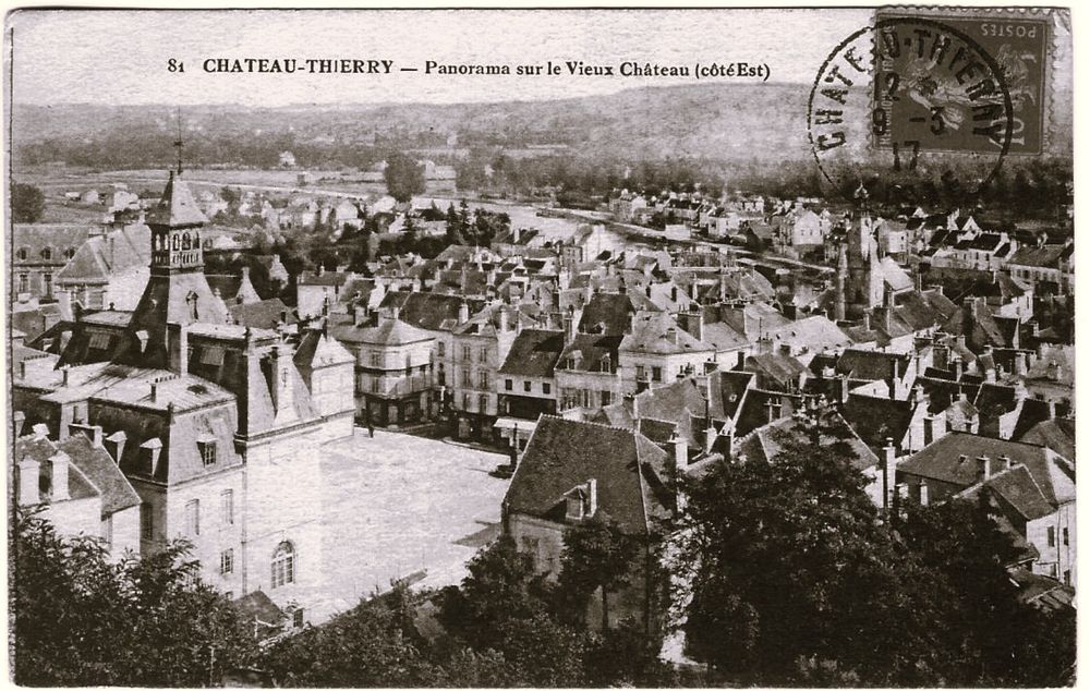 CPA : Chateu Thierry avec timbre N&deg; 138 