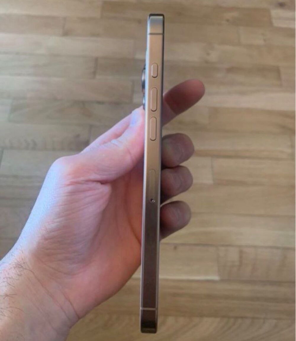 iPhone 16 pro ( lire la description ) Téléphones et tablettes