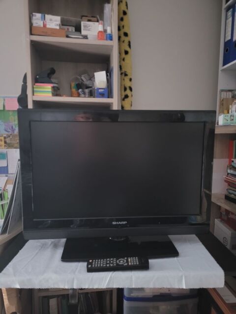 T�l�vision SHARP couleur de 66 cm 50 Charolles (71)
