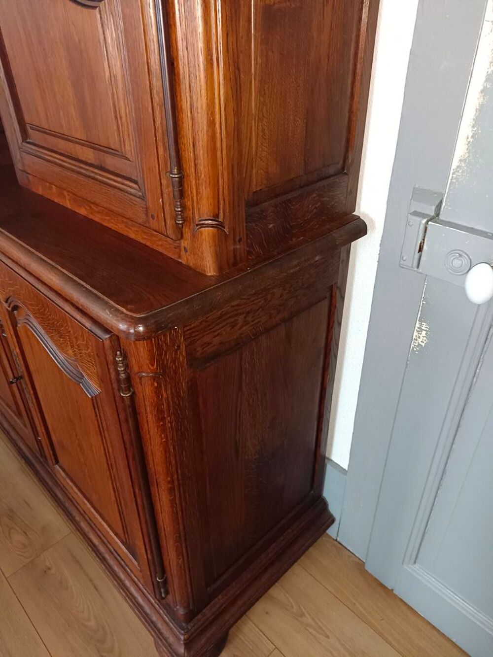 Buffet vaisselier en ch&ecirc;ne massif Meubles