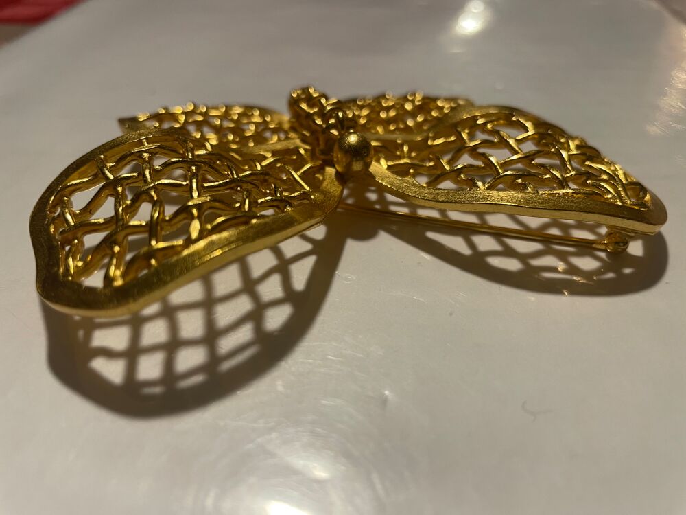 Broche dor&eacute;e Papillon Bijoux et montres