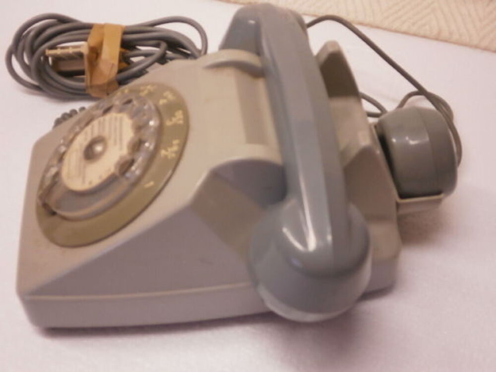 T&eacute;l&eacute;phone de collection S63 gris &agrave; cadran avec son &eacute;couteur 