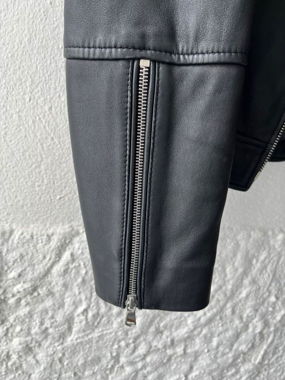Veste cuir Zapa ( iconic &eacute;dition ). Brod&eacute;e. Taille 36 Vtements