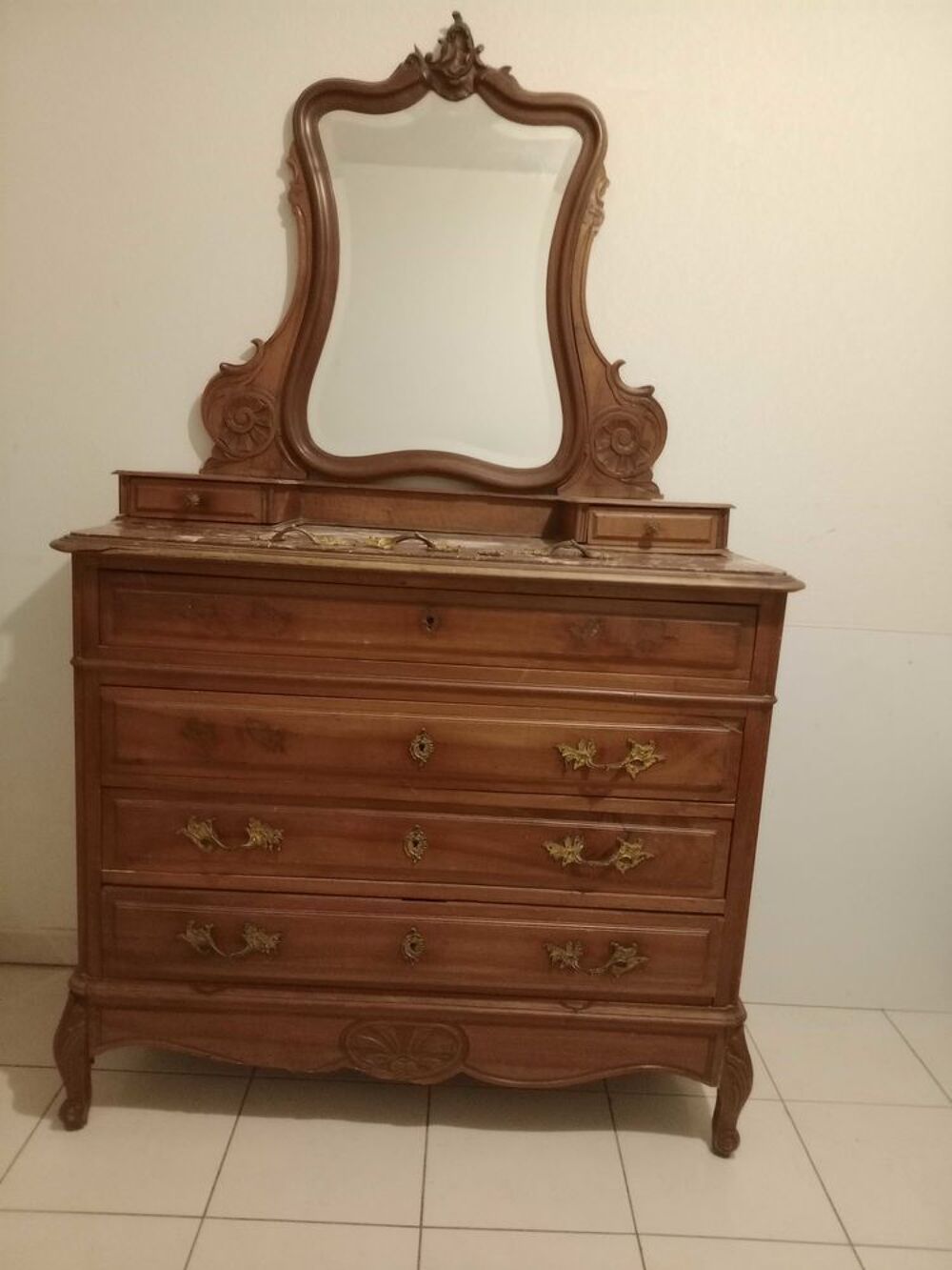 Commode Coiffeuse Louis XV en noyer et dessus marbre 