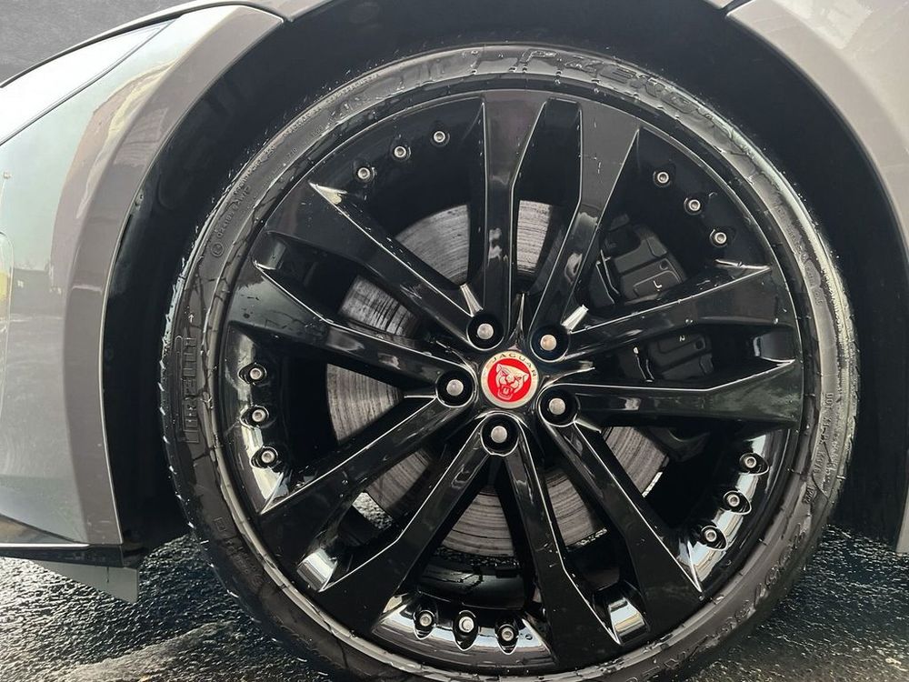 F-Type Cabriolet V8 5L 450 ch BVA8 R-Dynamic Black 2023 occasion 83000 Toulon