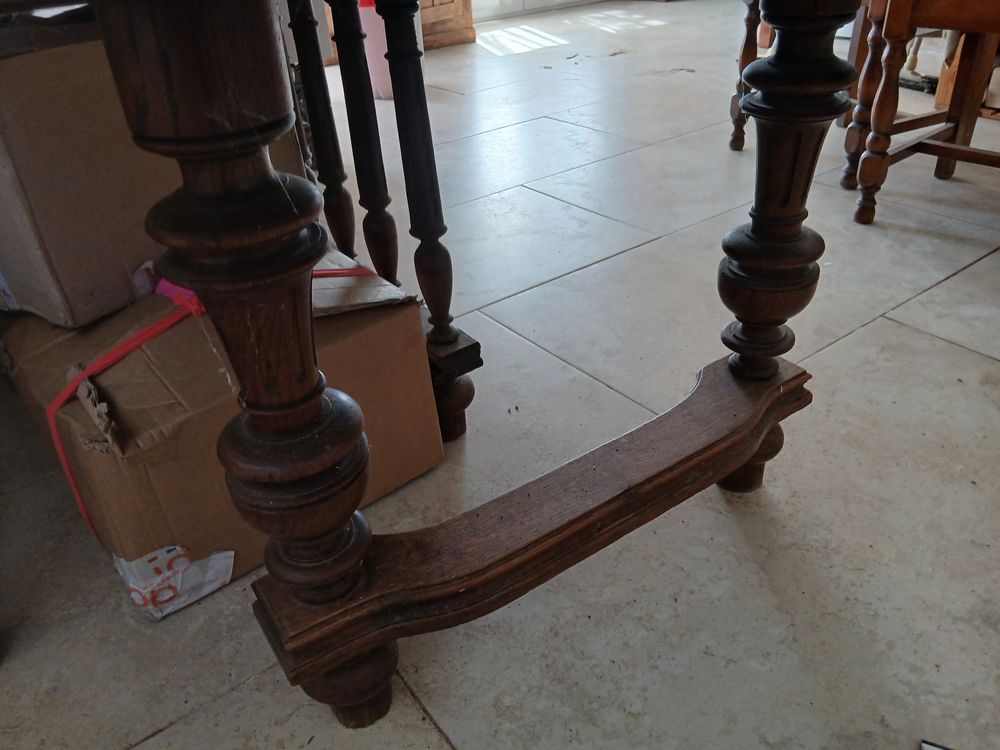 TABLE ANCIENNE EN BOIS MASSIF Meubles