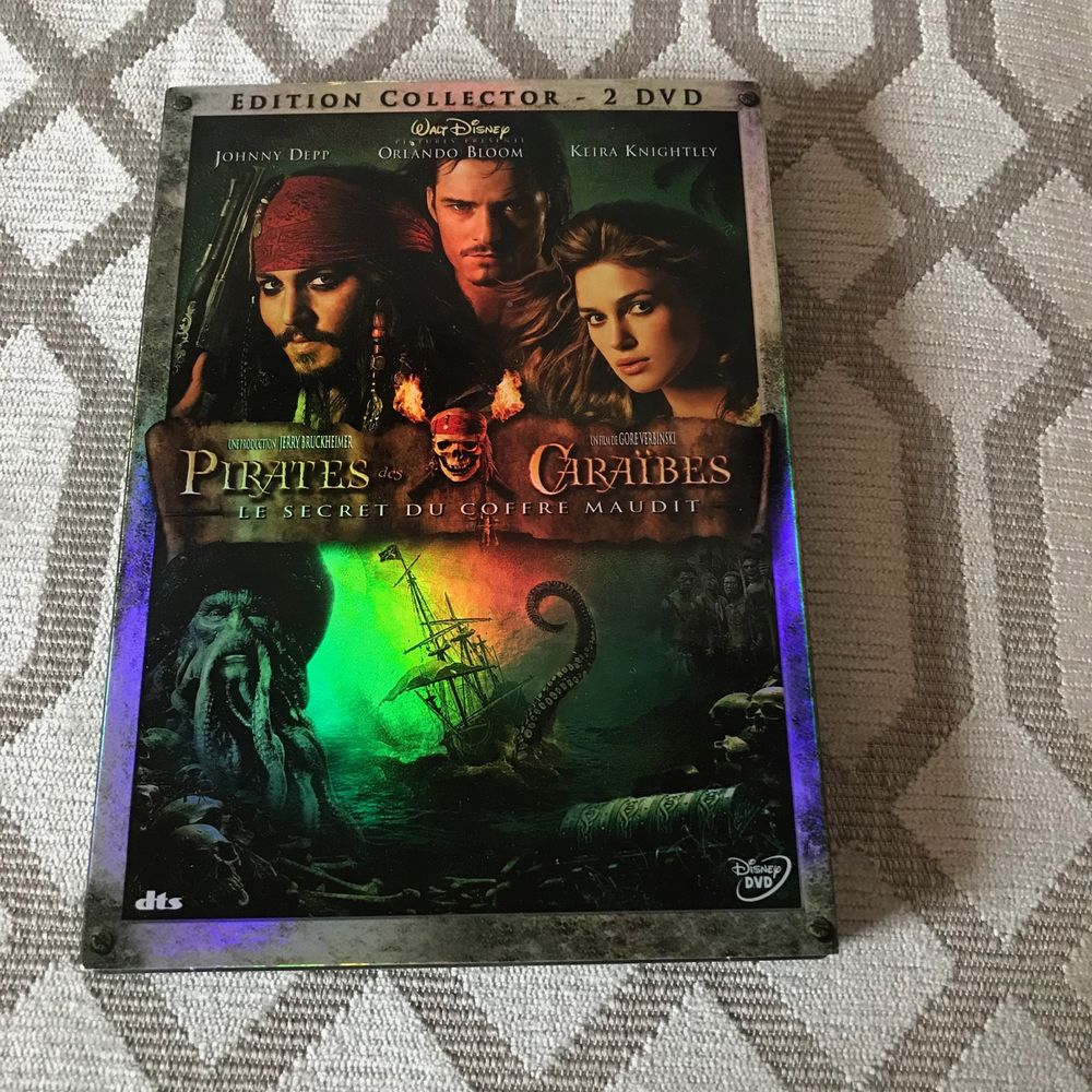 Pirates des Cara&iuml;bes 2 Le Secret du coffre maudit DVD et blu-ray