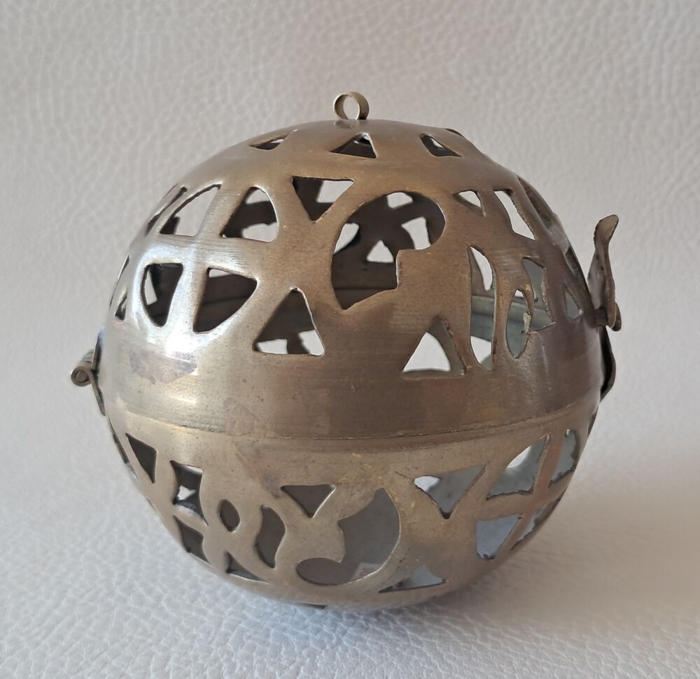 Encensoir porte encens en laiton ajour&eacute; de forme sph&eacute;rique Décoration