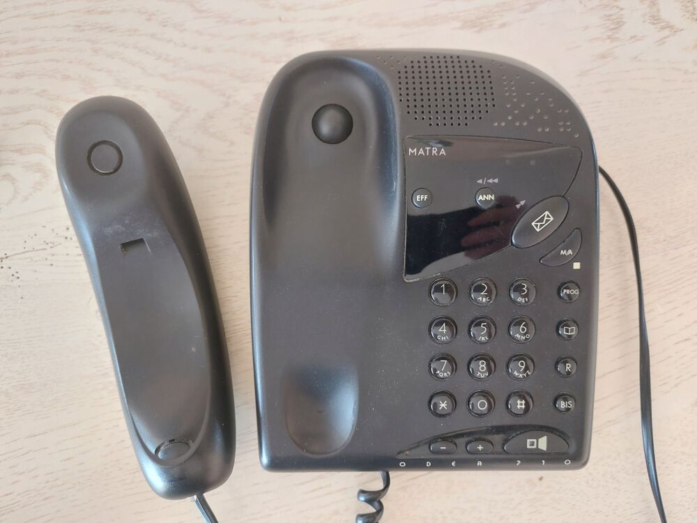 2 T&eacute;l&eacute;phones filaires MATRA Téléphones et tablettes