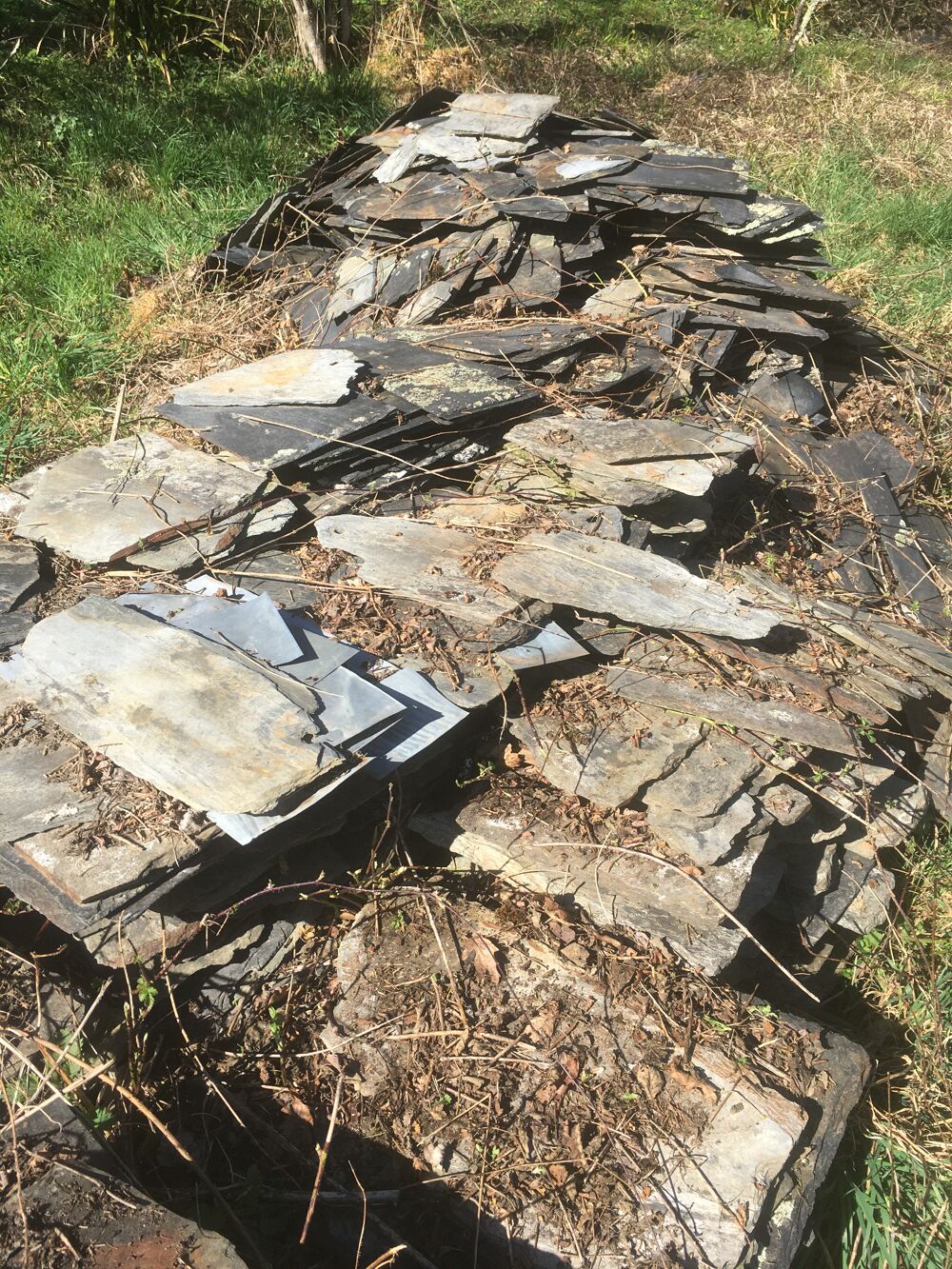 Lot ardoise de toiture taill&eacute; main
Bricolage