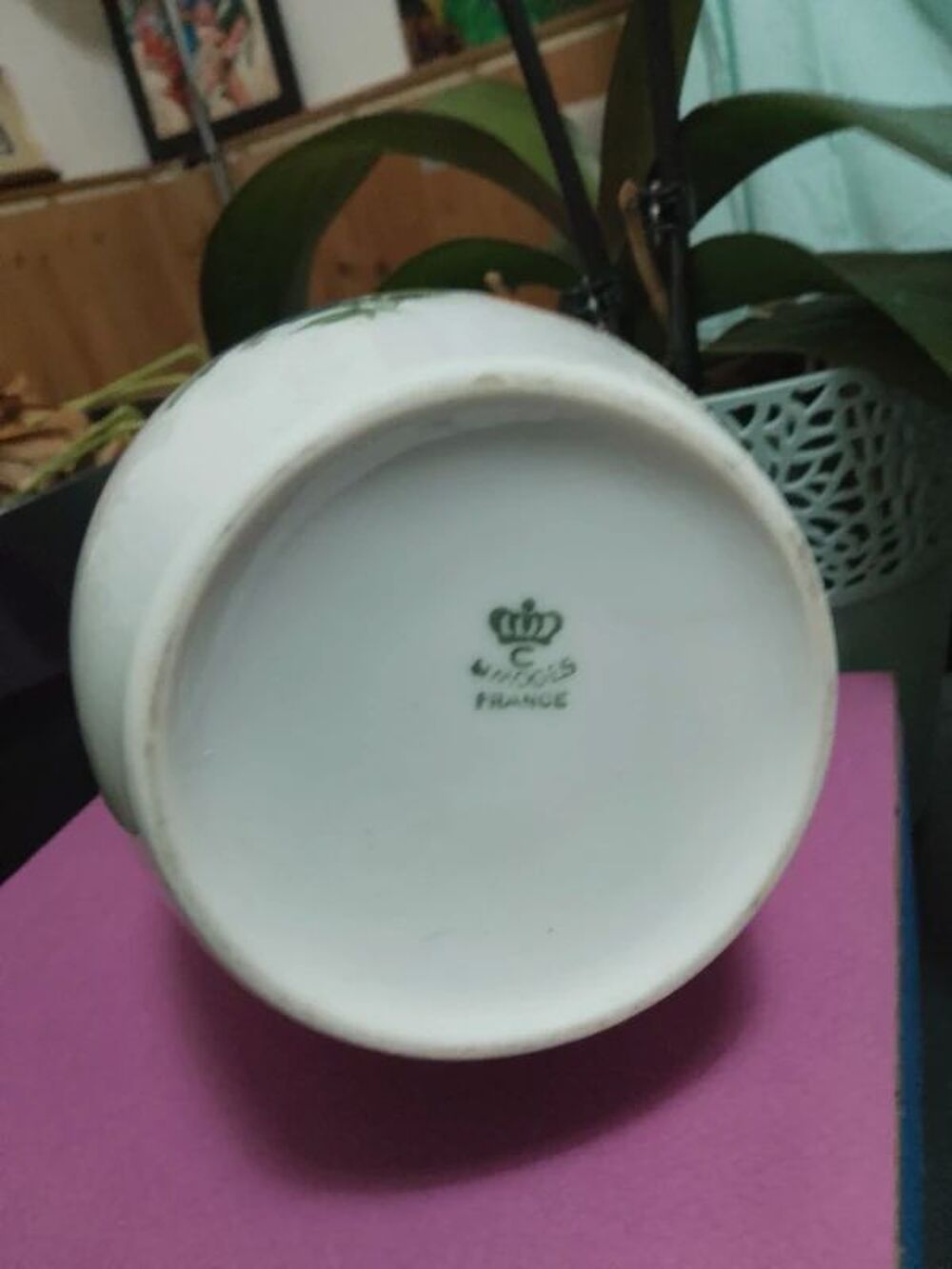 Vase en c&eacute;ramique &agrave; d&eacute;cor Florale Porcelaine de Limoges. Décoration