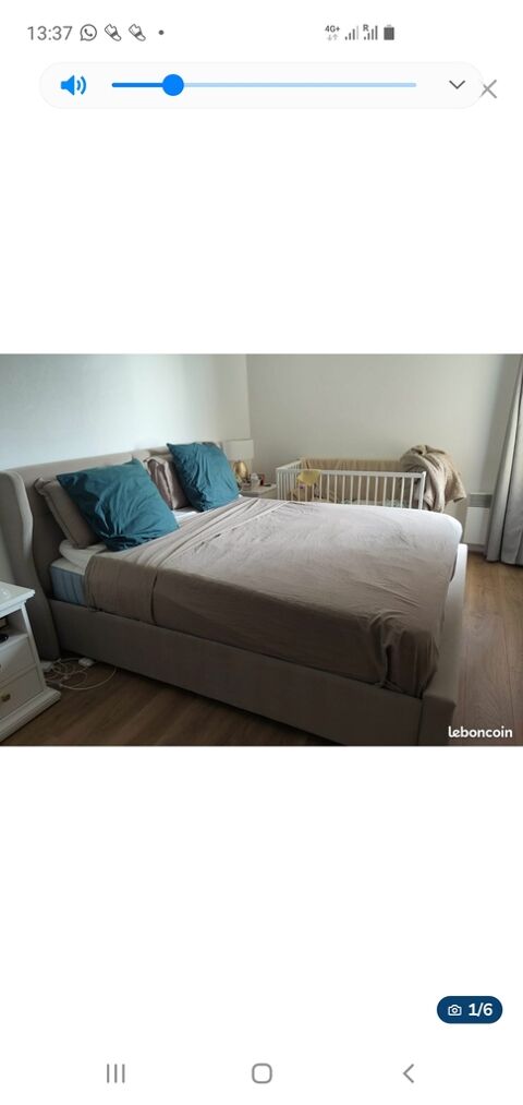 Lit double beige avec tte de lit 250 Saint-Ouen (93)