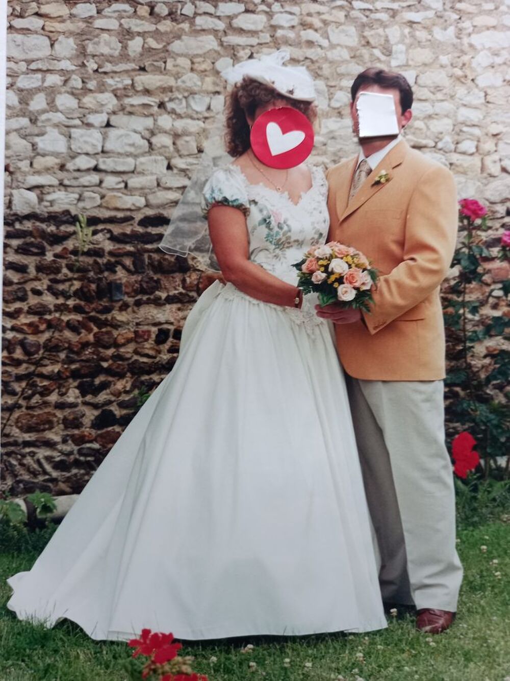 Robe de mari&eacute;e taille 42-46
Tr&egrave;s belle qualite Vêtements