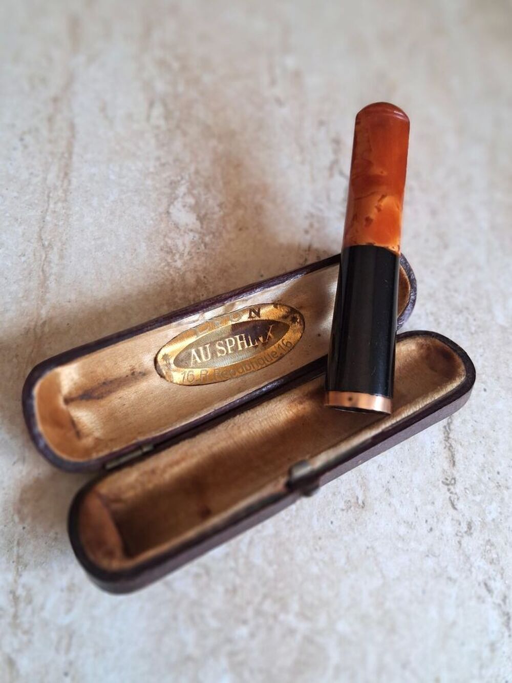 Fume-cigare vintage or, bak&eacute;lite et ambre 