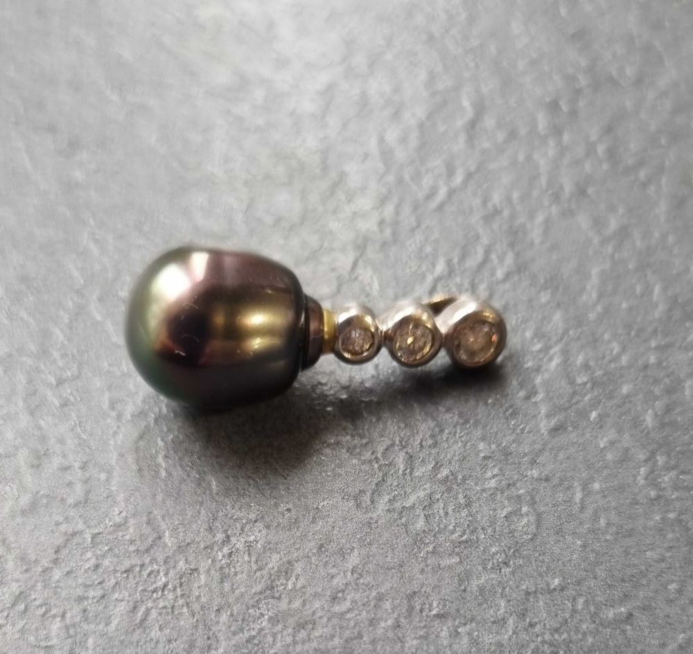 Tr&egrave;s joli pendentif en argent et perle de tahiti Bijoux et montres