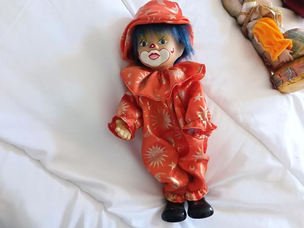 LOT DE 4 FIGURINES T&Ecirc;TE ET MAIN EN PORCELAINE 