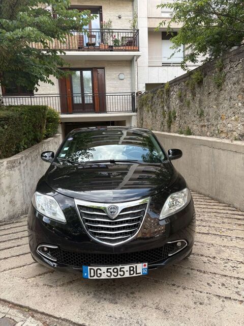 Lancia Ypsilon 0.9 TwinAir 85 ch Stop&Start Black & Red 2014 occasion Suresnes 92150