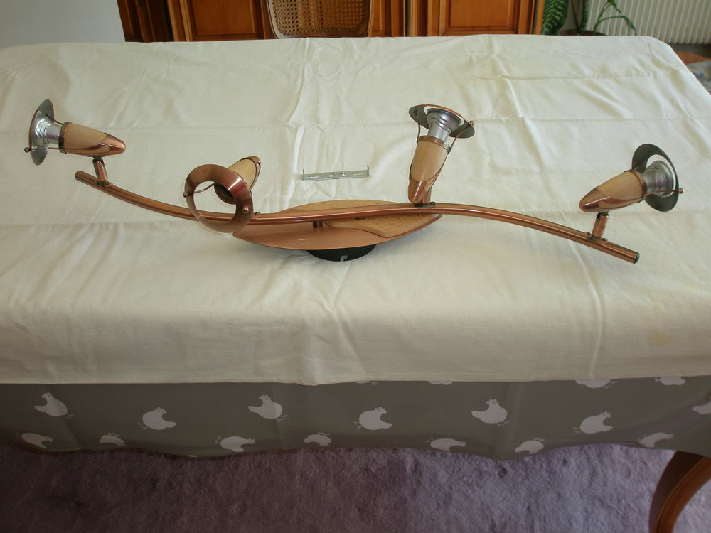 Plafonnier avec 4 spots orientables Décoration