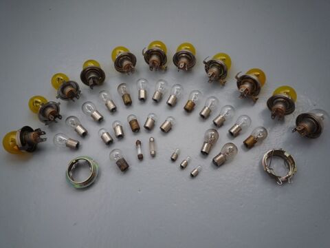 Lot de 37 ampoules 12 V pour v�hicules anciens 35 Paris 13 (75)