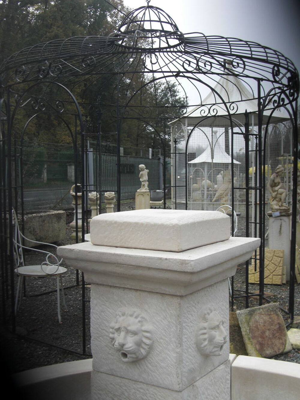 Fontaine en pierre, Bassin Décoration