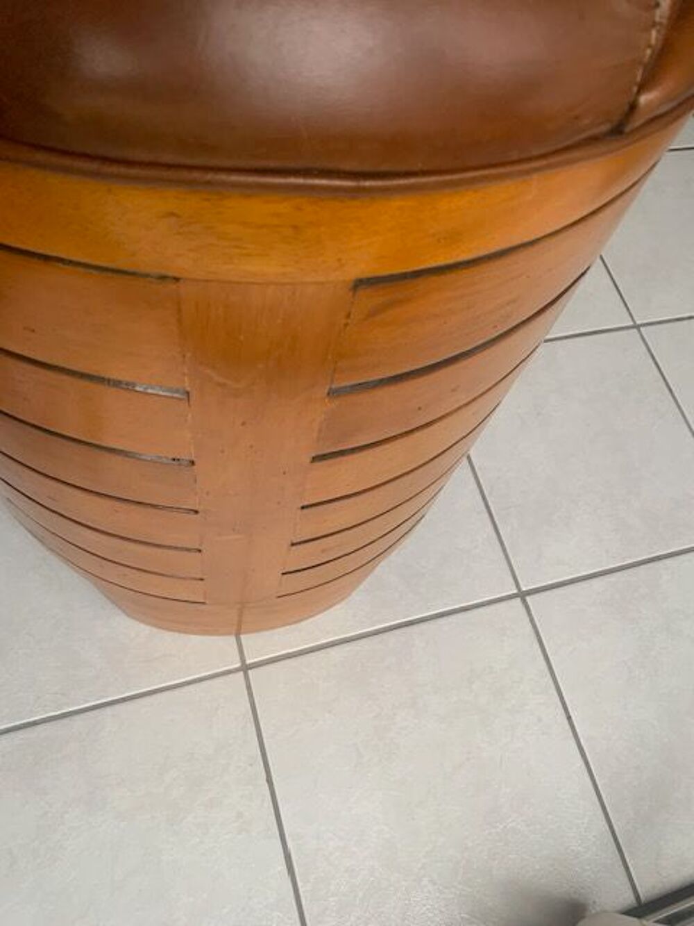Fauteuil club cano&euml; vernis noyer cuir vintage Meubles
