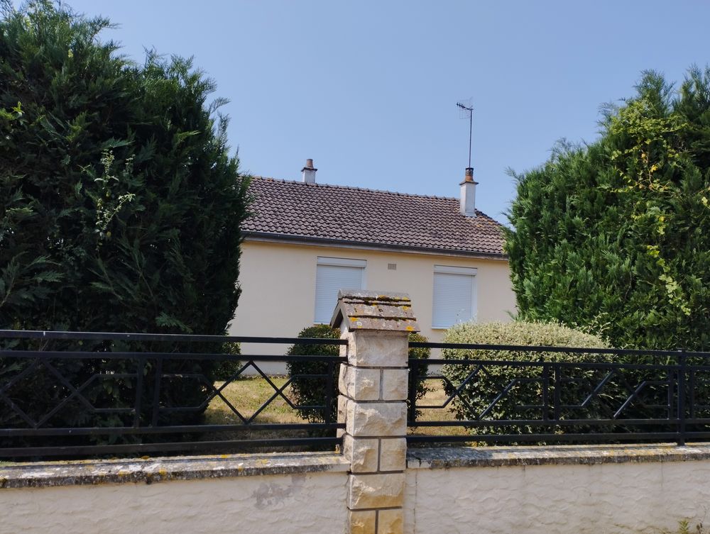 Vente Maison maison de plain-pied a st Amand Montrond 18200 Saint-amand-montrond