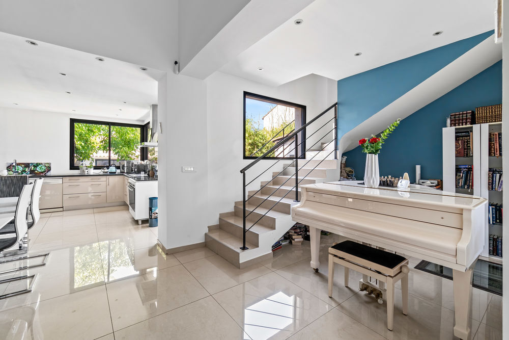 Vente Maison Maison d'architecte 224 m² dépendance, piscine et jardin Marseille 12