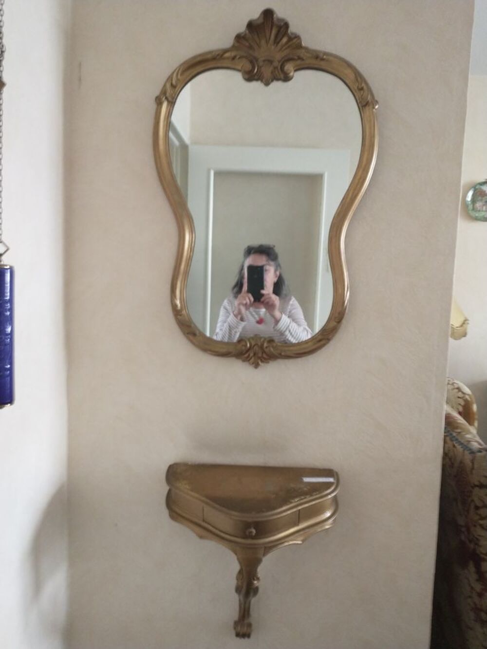 Miroir et petite table murale Vintage 1950 en bois dor&eacute; Décoration